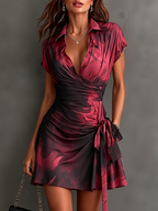 Alina | Vestido Mini Cruzado con Estampado Abstracto en Burdeos