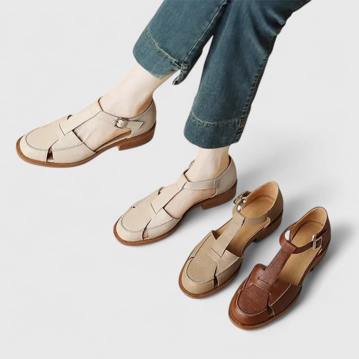 Manuelita | Sandalias Cerradas con Tira en T y Tacón de Madera