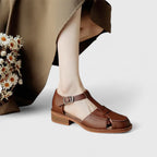 Manuelita | Sandalias Cerradas con Tira en T y Tacón de Madera