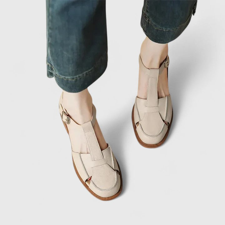 Manuelita | Sandalias Cerradas con Tira en T y Tacón de Madera