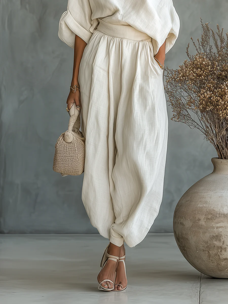 Rebecca | Conjunto de Lino Blanco Roto con Top de Hombros Descubiertos y Pantalón Cónico