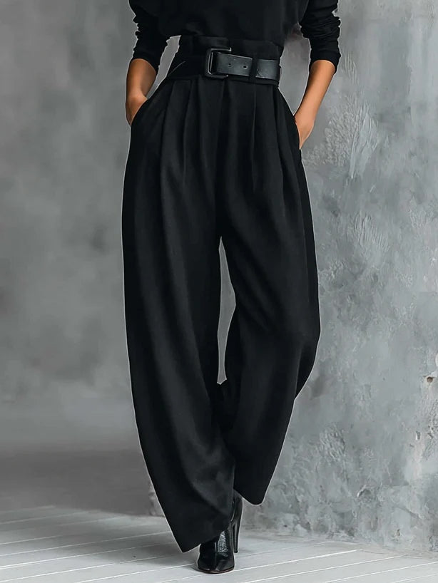Miriam | Conjunto Negro de Jersey de Cuello Alto y Pantalón Recto con Cinturón