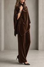 Isabella | Conjunto de Terciopelo con Poncho Drapeado y Pantalón de Pierna Ancha