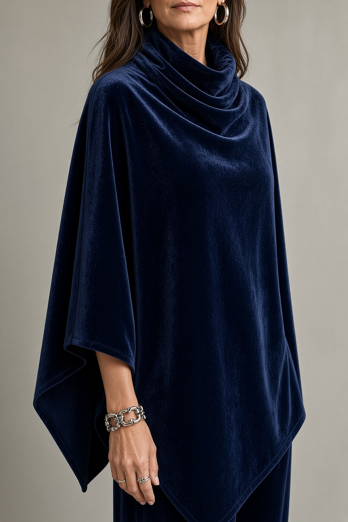 Isabella | Conjunto de Terciopelo con Poncho Drapeado y Pantalón de Pierna Ancha