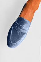 Llnica Mocasines de Terciopelo Azul con Detalle Patchwork y Punta Redonda